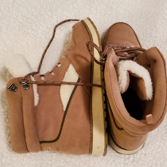 Old Navy Suade tan size 10 boots. - Picture 4 of 7